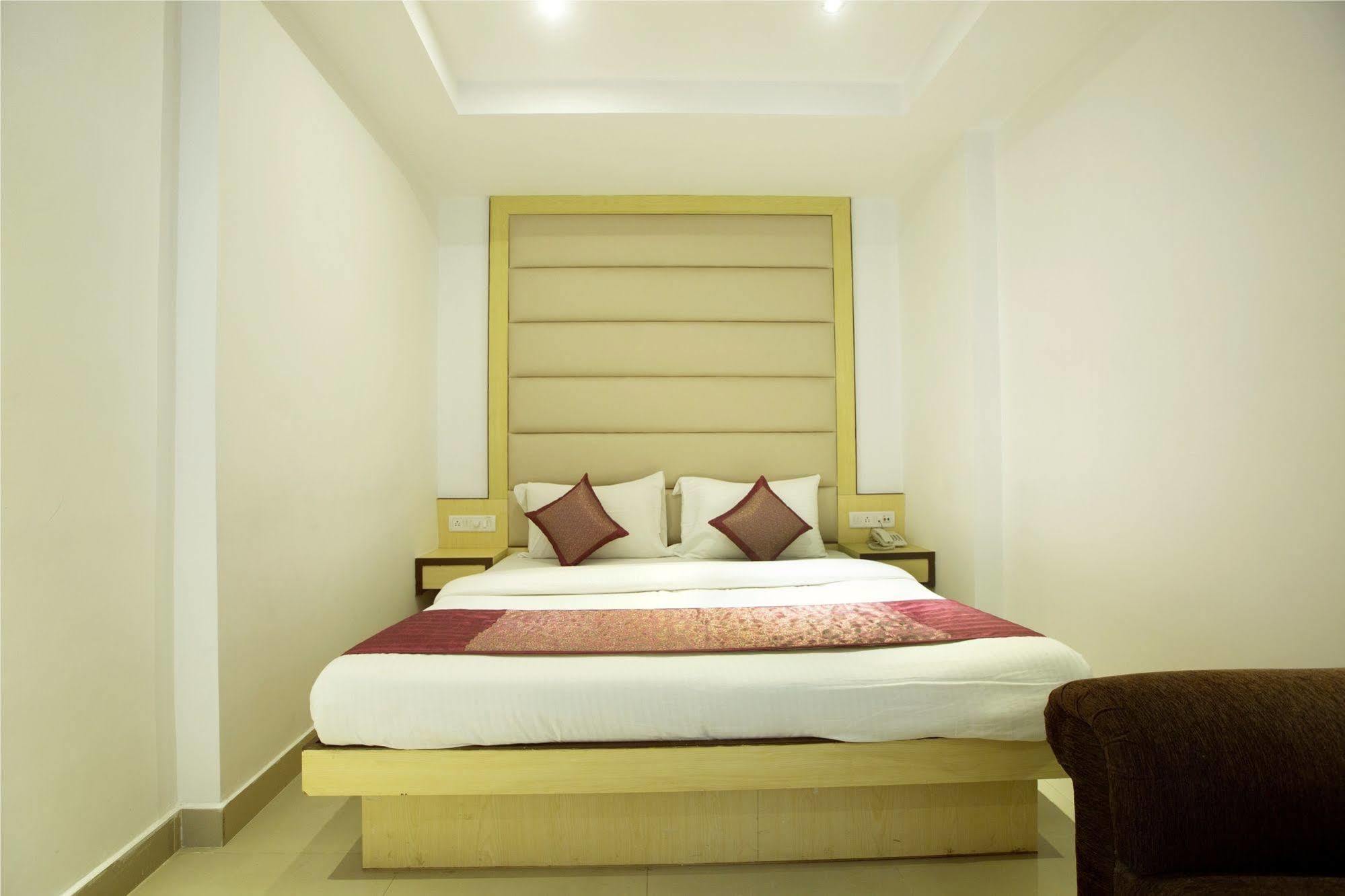 Hotel Itsy By Treebo - Baba Residency à New Delhi Extérieur photo