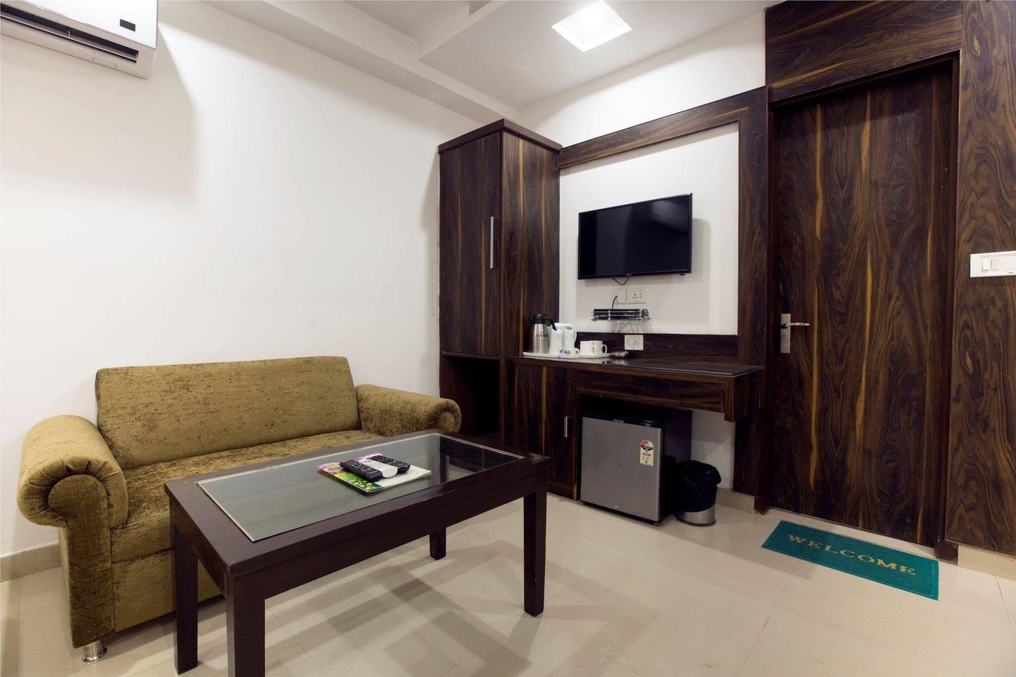 Hotel Itsy By Treebo - Baba Residency à New Delhi Extérieur photo
