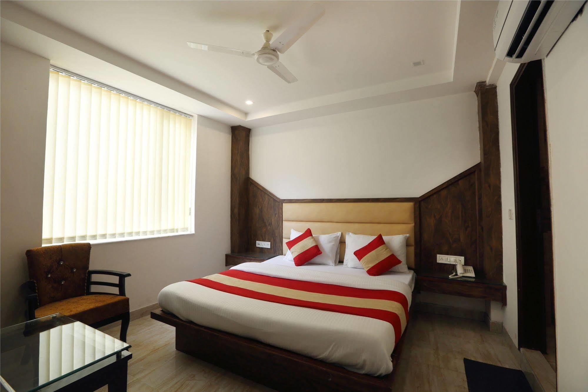 Hotel Itsy By Treebo - Baba Residency à New Delhi Extérieur photo